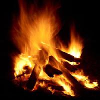 Pixwords 와 이미지 vatra, drvo, spali, tamno Hong Chan - Dreamstime