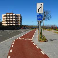 bicikl, cesta, zgrada, znak, bicikli Ristinose - Dreamstime